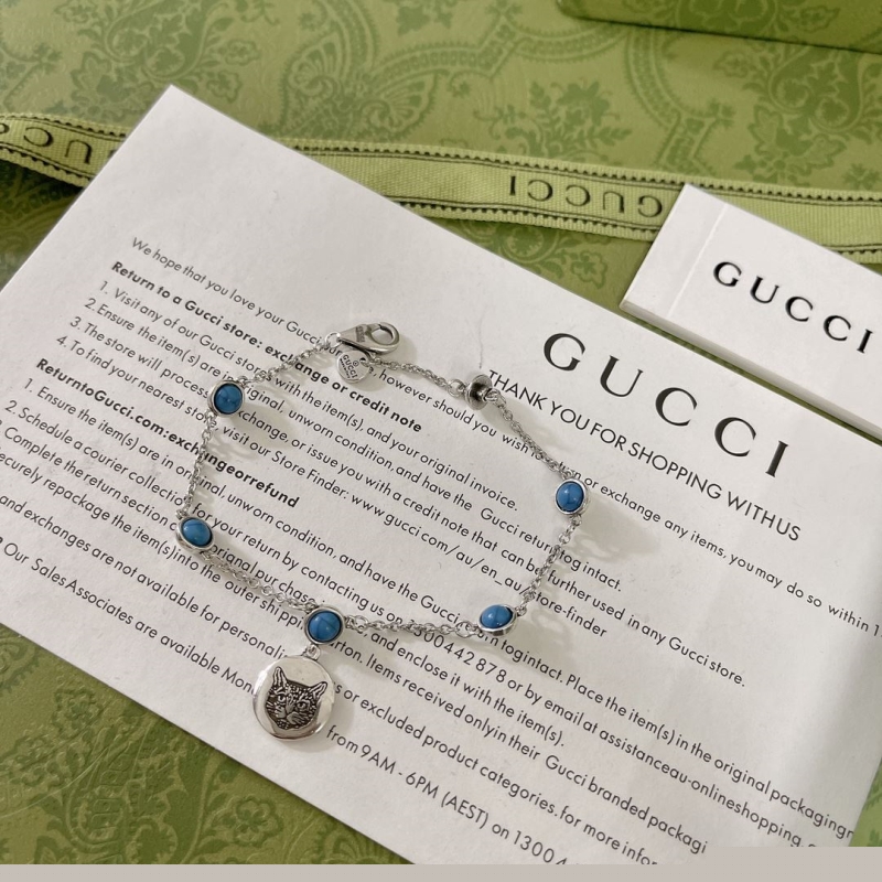 G*u*i bracelets